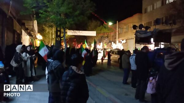 گردهمایی مردم اسدآباد در خیابان‌ها