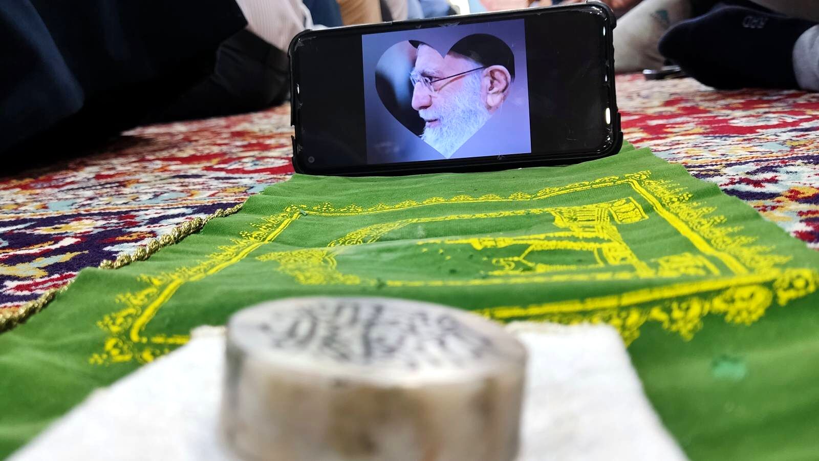  برپایی میز خدمت در حاشیه نماز جمعه بجنورد با حضور مسئولان استانی