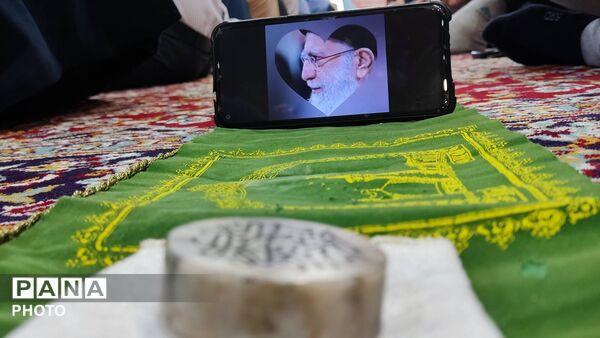  برپایی میز خدمت در حاشیه نماز جمعه بجنورد با حضور مسئولان استانی