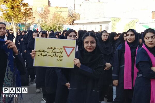 به صدا درآمدن زنگ سلامت در دبیرستان شاهد مرضیه جشن گرفتن حال خوب دانش آموزان 