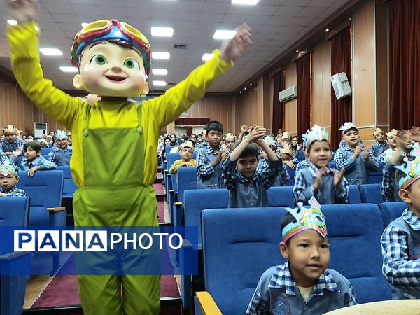 برگزاری جشن الفبای پسران دبستان شهدای غزه در کانون ملائک شهرستان قرچک با حضور گروه نمایشی روناک