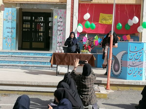 جشن نیمه شعبان  و دهه فجر در دبیرستان شهید  مرتضی مطهری (عترت) 