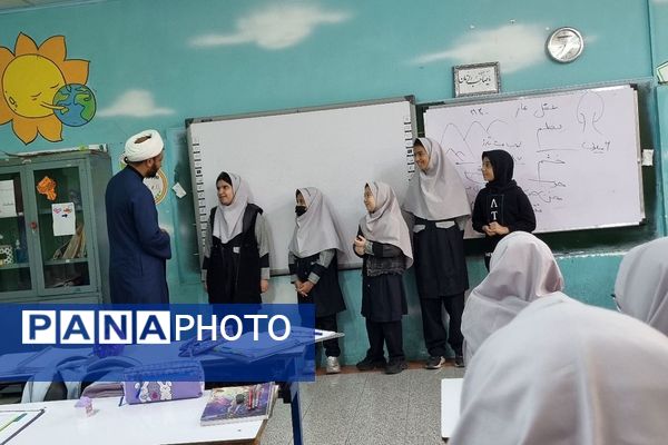 برگزاری مراسم به مناسبت ایام فاطمیه در دبستان راهیان نور ناحیه دو شهرری 