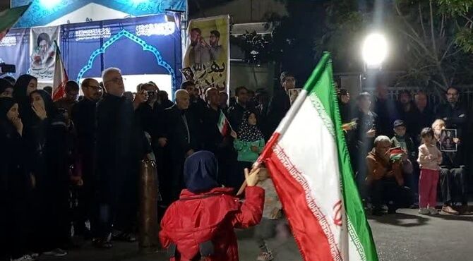 پاسخ مردم لارستان به وطن‌فروشان در تجمعات حماسی