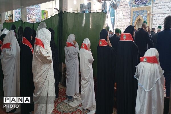 حضور دانش آموزان در دومین نماز عبادی، سیاسی جمعه ماه مبارک رمضان در شهر بار نیشابور