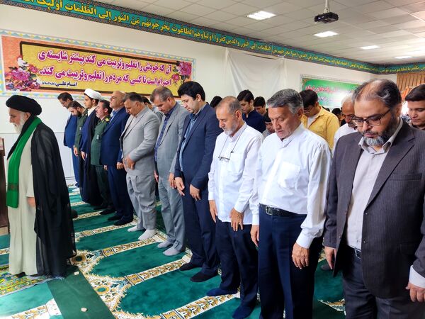 زنگ نماز در دبیرستان شاهد مالک اشتر نیشابور 