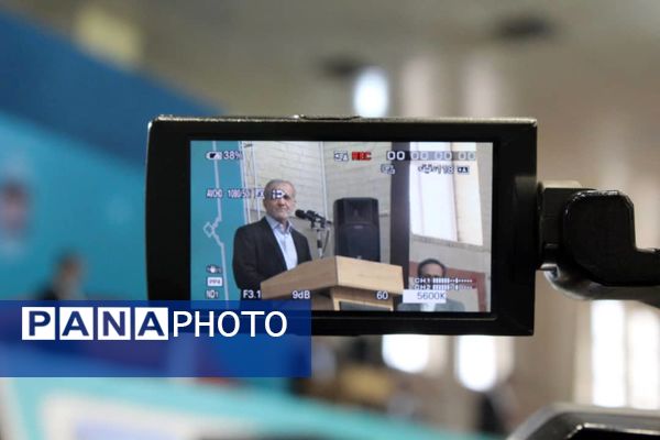 استقبال مردم اهواز از رئیس جمهوری