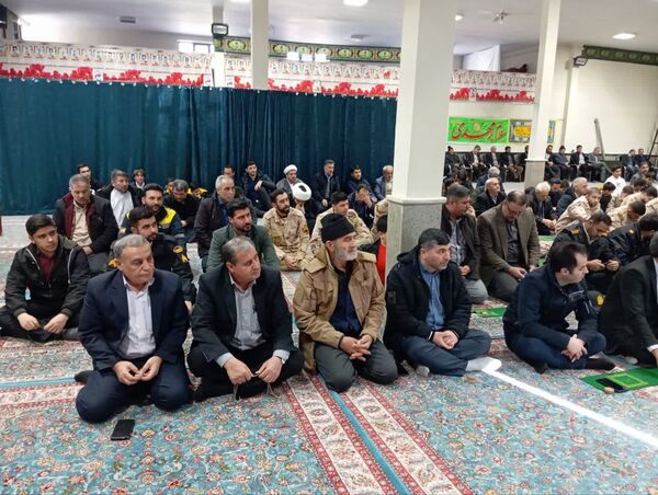 دانش‌آموزان پیشتاز در سنگر نمازجمعه خداآفرین