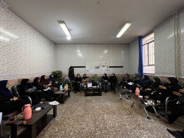 برگزاری کارگاه آموزشی بازی و یادگیری در جمع همکاران دبستان هیات امنایی ملاصدرا 