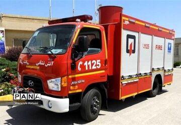 ادای احترام دانش‌آموزان آبادانی به قهرمانان در آتش