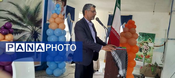 نواختن زنگ مهر و ایثار و ادای احترام به یادمان شهدا در بندر لنگه 