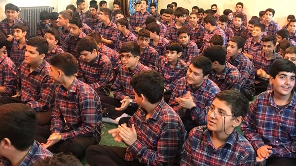 جشن پرشور عید غدیر خم در مدرسه شهدای مدافع حرم منطقه ۱۰ تهران