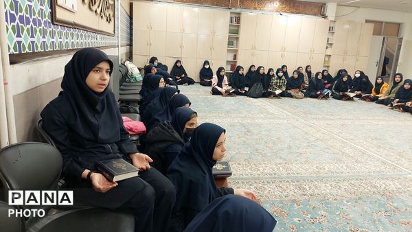 محفل انس با قرآن در دبیرستان نجمه ناحیه چهار
