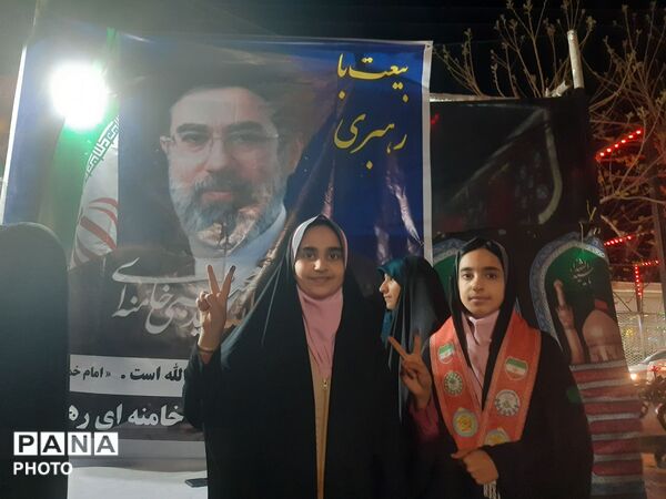  بیعت فرهنگیان آموزش و پرورش مه ولات با رهبر جمهوری اسلامی ایران