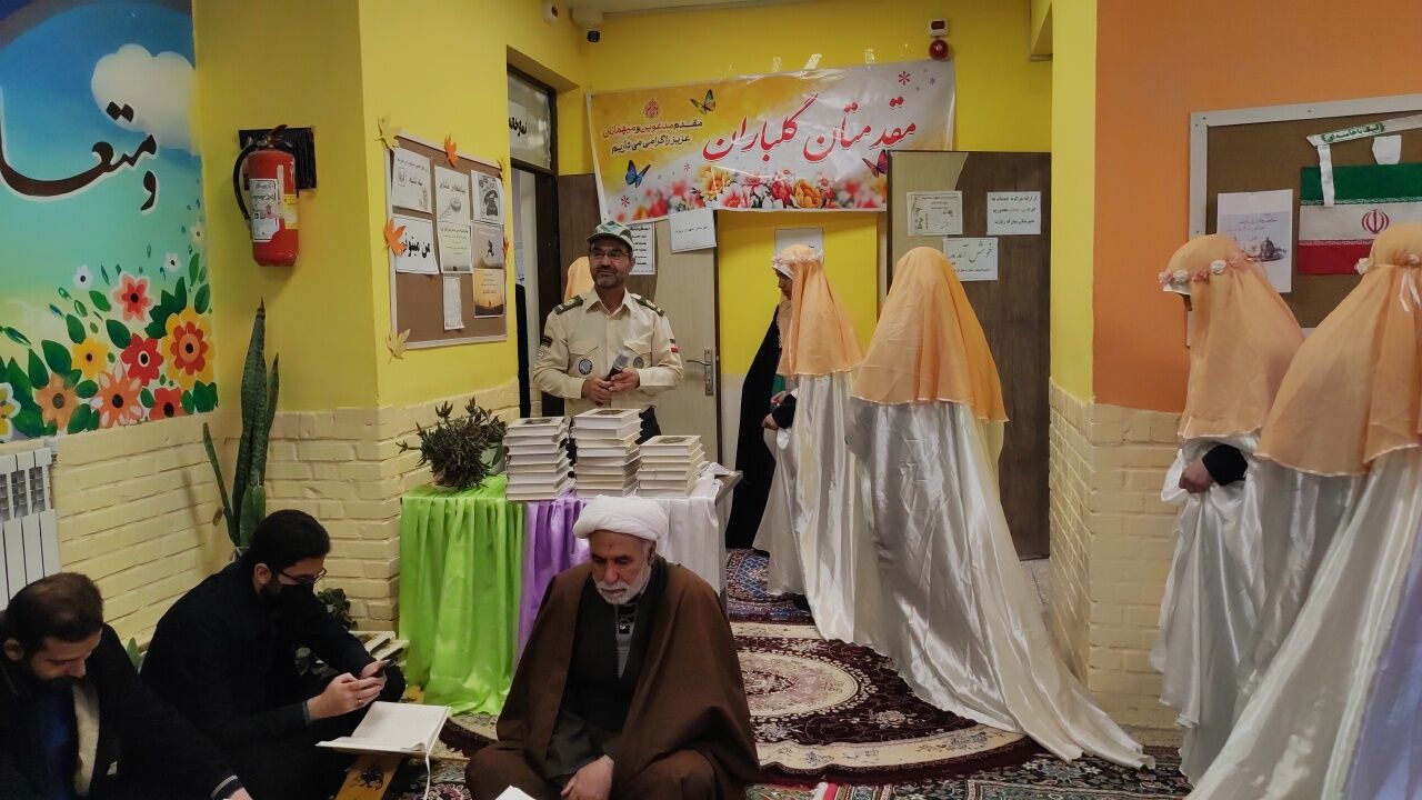 محفل انس با قرآن کریم در دبیرستان دخترانه شهدای زیارت 