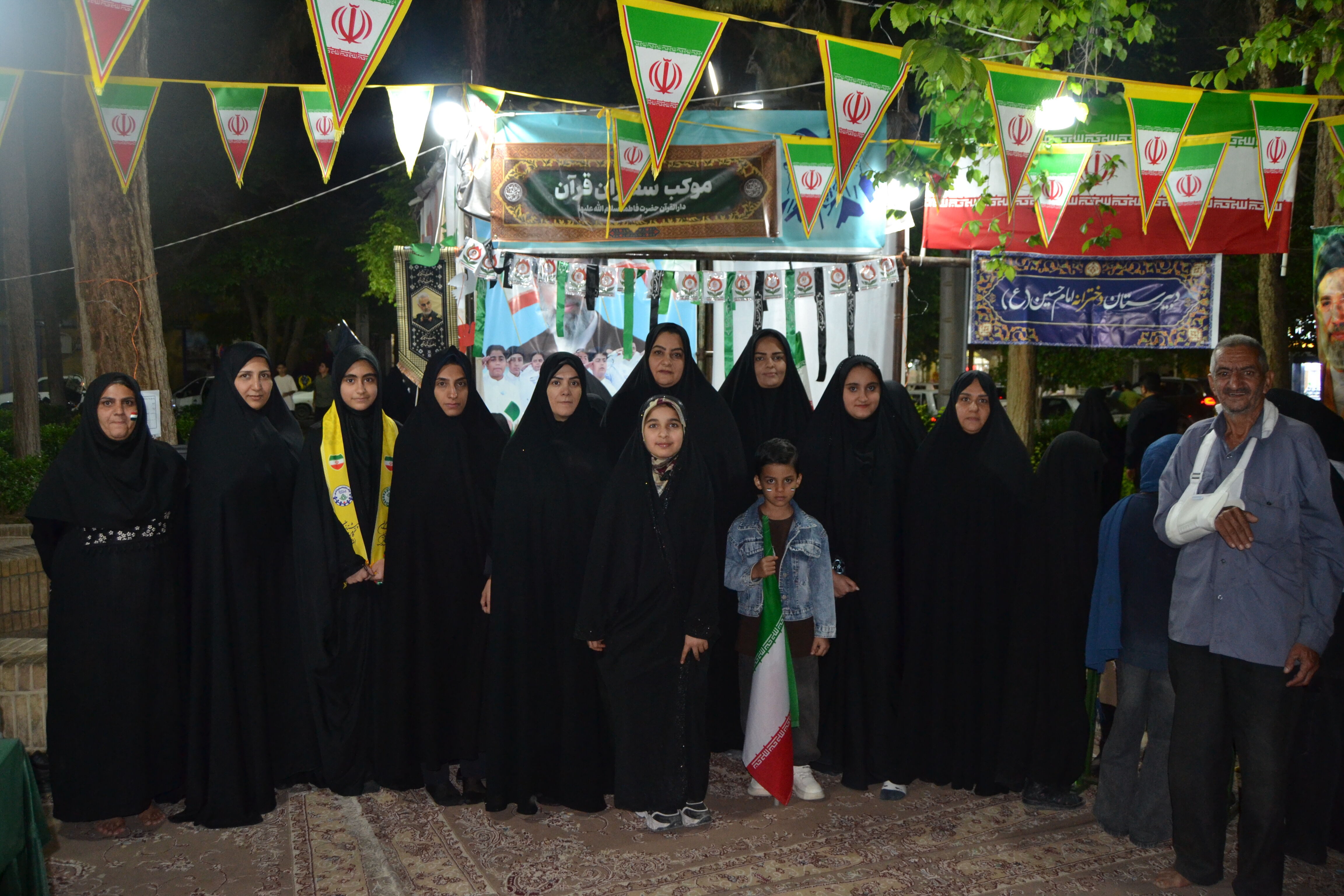 میدان‌داری دانش‌آموزان و دبیران دبیرستان امام حسین (ع) در موکب سفیران قرآن اردکان