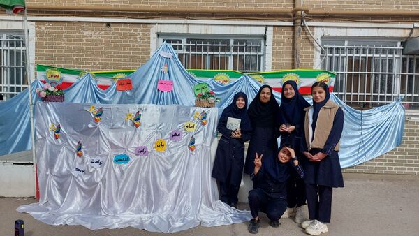  جشن نیمه شعبان و دهه فجر در دبیرستان مستوفی ۲ 