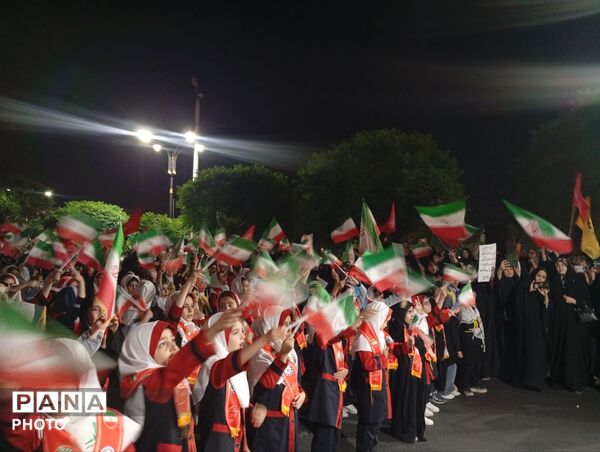 هم‌نوایی دانش‌آموزان پیشتاز ساوجبلاغ در تجمعات شبانه