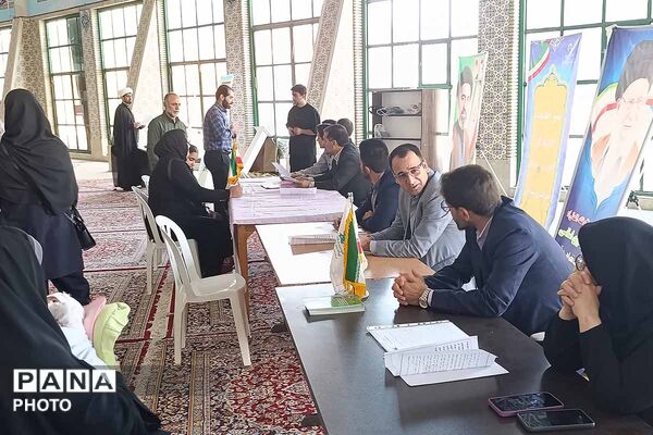 میز خدمت آموزش و پرورش خراسان شمالی در نماز جمعه؛ پاسخگویی مستقیم به مطالبات مردم
