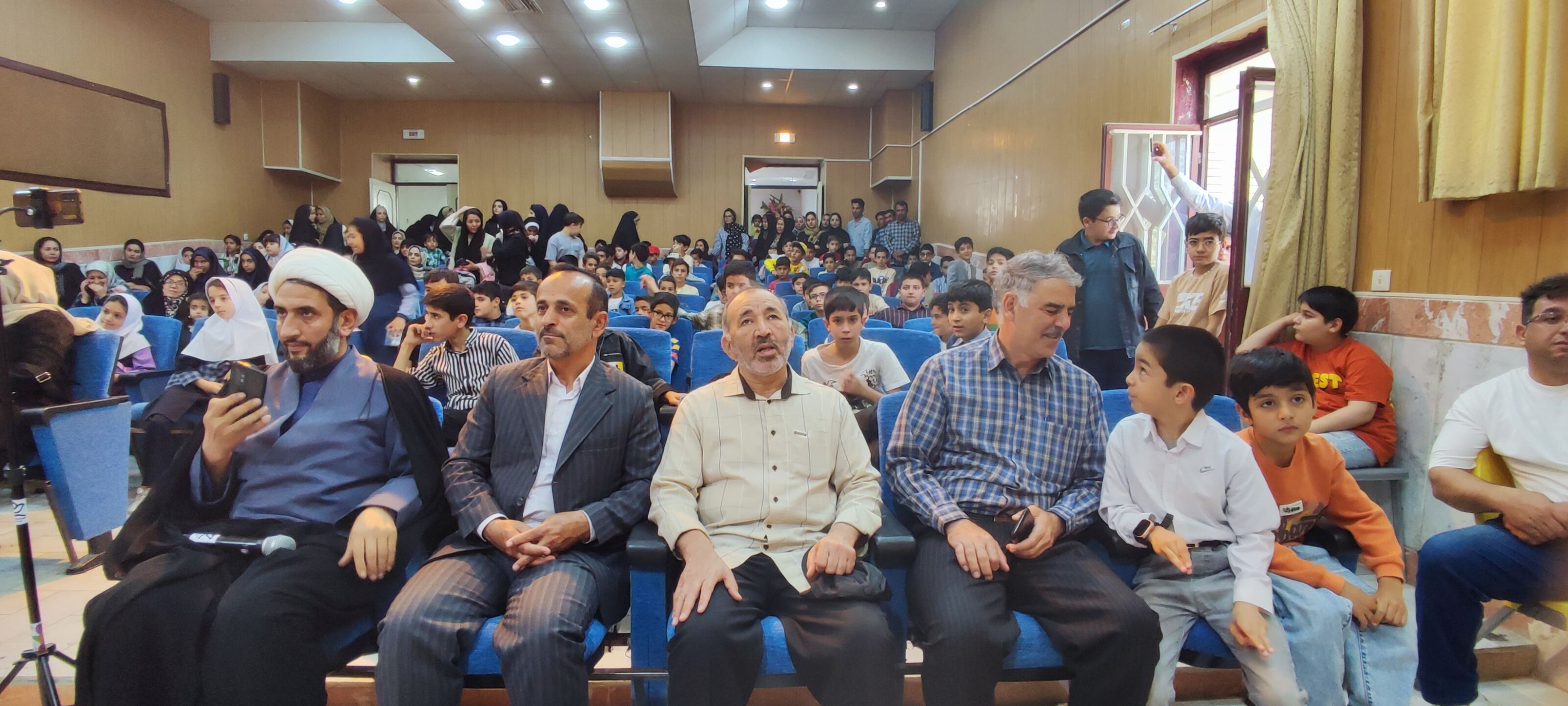 آیین تجلیل از برگزیدگان مسابقات قرآن عترت نماز در شیروان