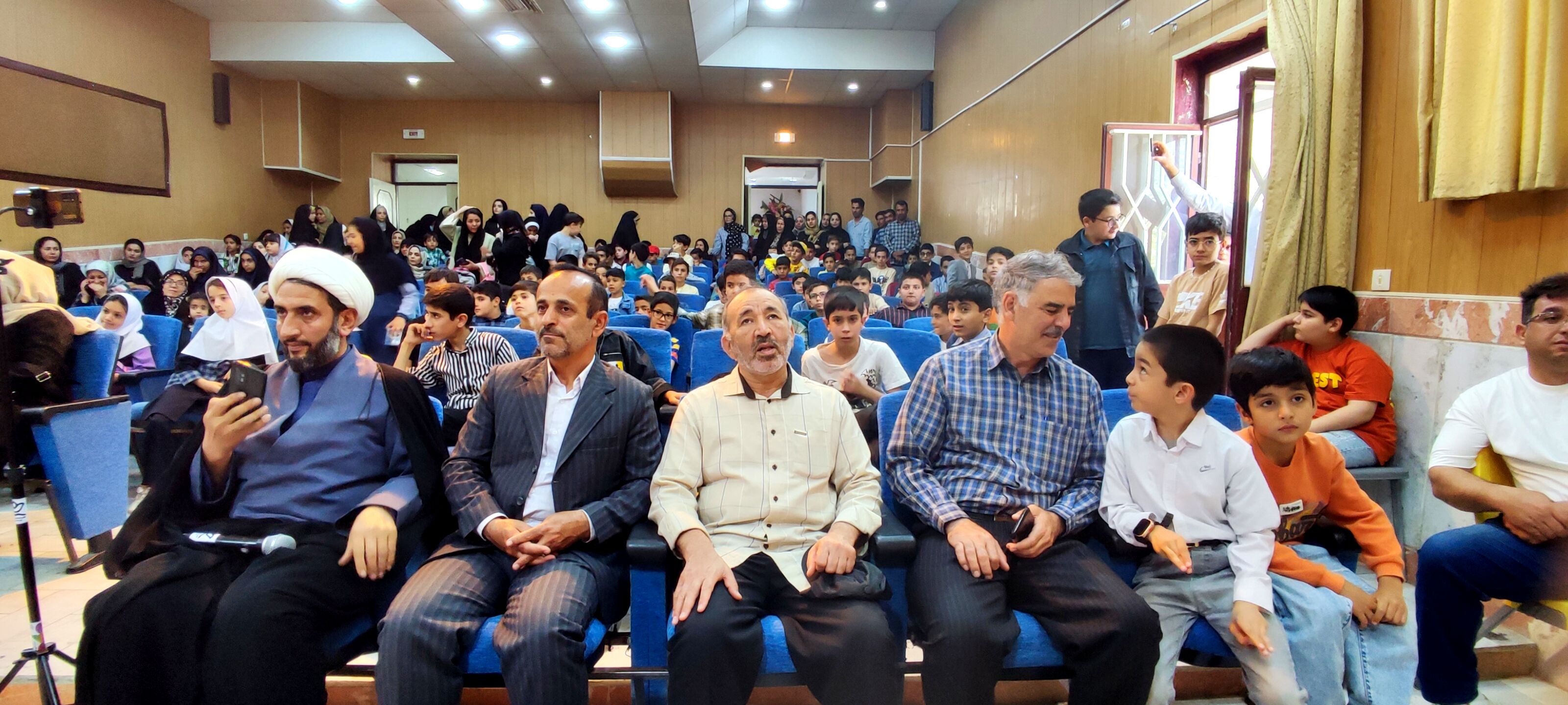 آیین تجلیل از برگزیدگان مسابقات قرآن عترت نماز در شیروان