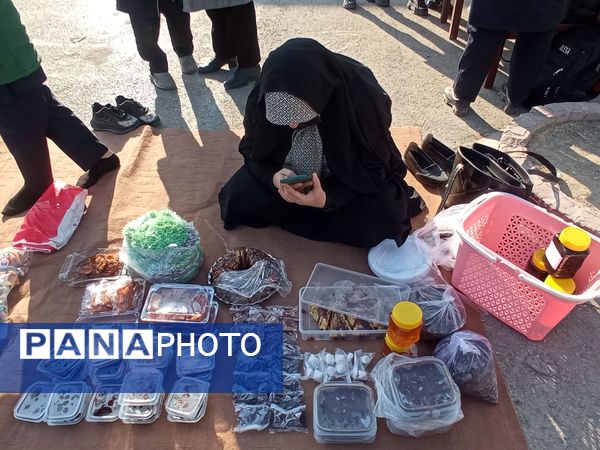 برپایی بازارچه‌ دانش‌آموزی در دبیرستان دلیری مشهد