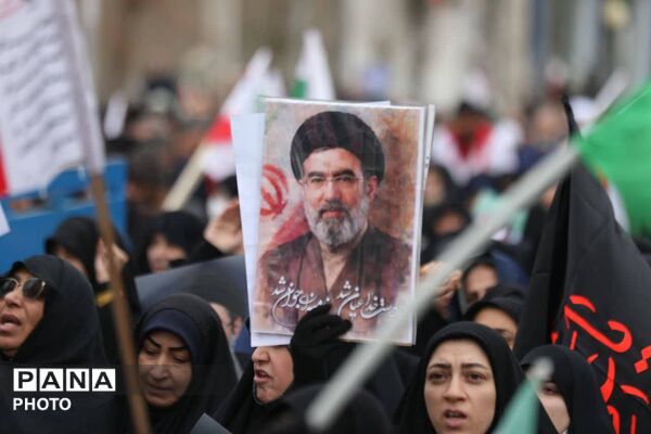 حضور حماسی و پرشور فیروزکوهی‌ها در راهپیمایی و تشییع شهدا؛ تجلی غیرت دینی و انقلابی مردم روزه‌دار فیروزکوه
