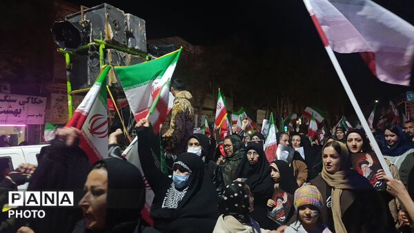 حضور پرشور مردم آشخانه در راهپیمایی شبانه بیعت با رهبری