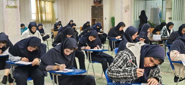 برگزاری آزمون جامع در دبیرستان شاهد فردوس بافق