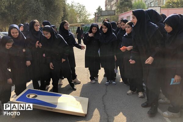 حضور کاروان مهر کانون فرهنگی تربیتی شهید رجایی در مدارس ناحیه دو شهرری 