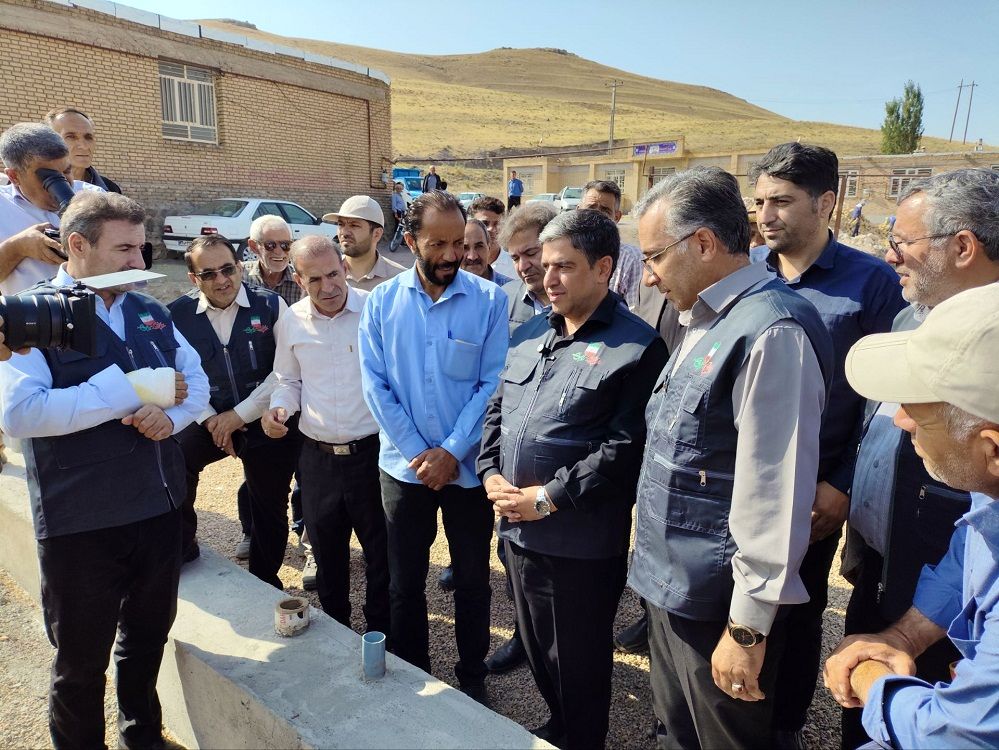 هر فردی که به هر شکل ممکن در ساخت مدرسه نقش ایفا کرده، شایسته قدردانی است