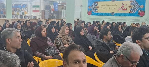 جلسه آموزش خانواده ویژه والدین پایه‌های دهم و یازدهم در دبیرستان شاهد ابوذر غفاری 