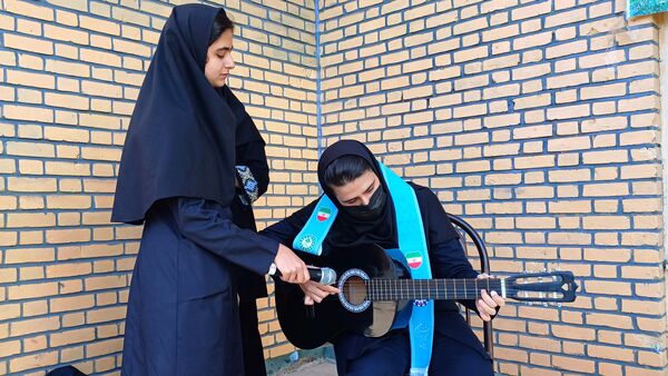 زنگ مهر با طنین مقاومت در دبیرستان دارالفنون 