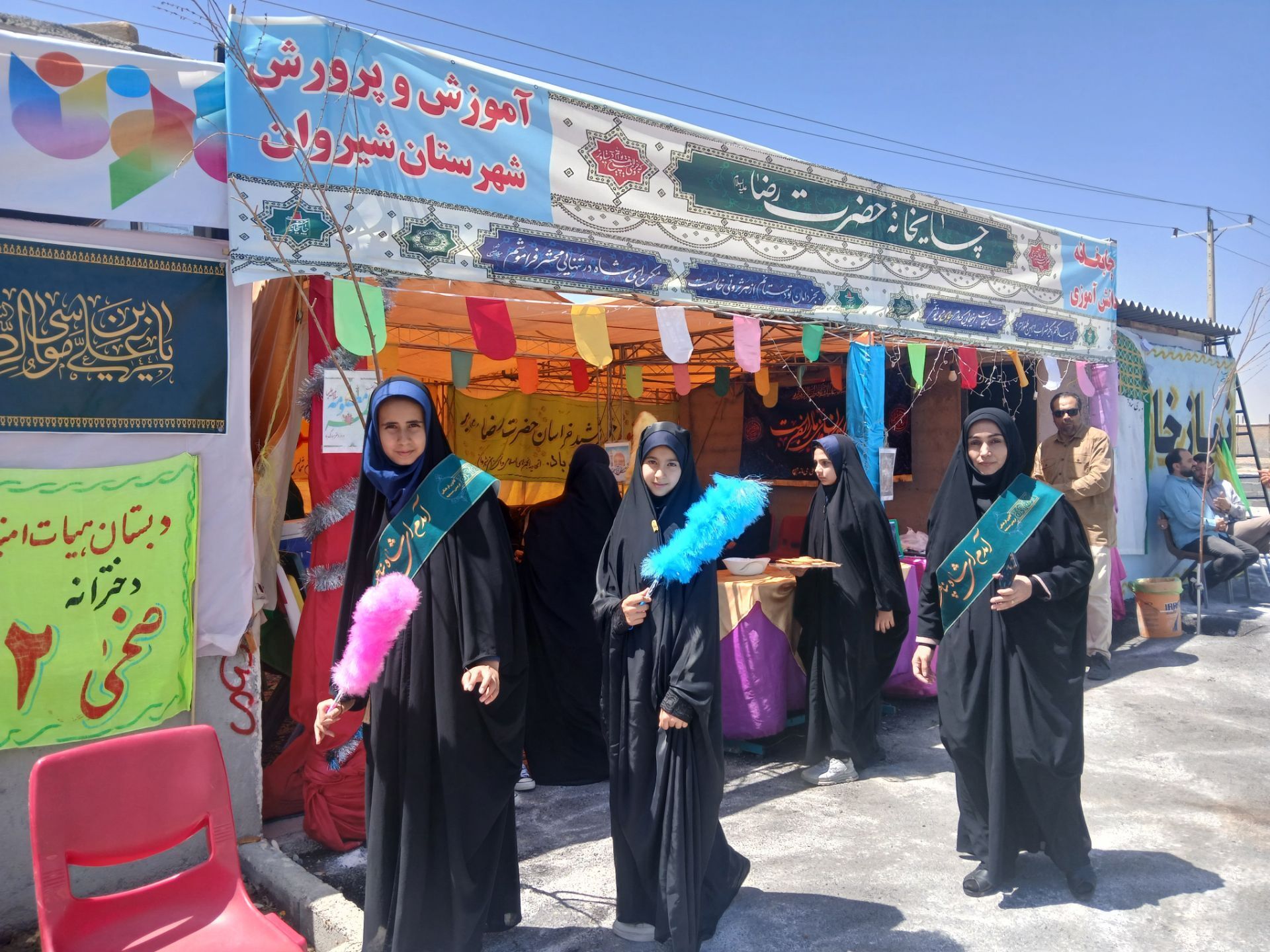 همکاری دانش آموزان خادمیار دبستان ضحی۲ با چایخانه دانش آموزی حضرت رضا(ع) شیروان