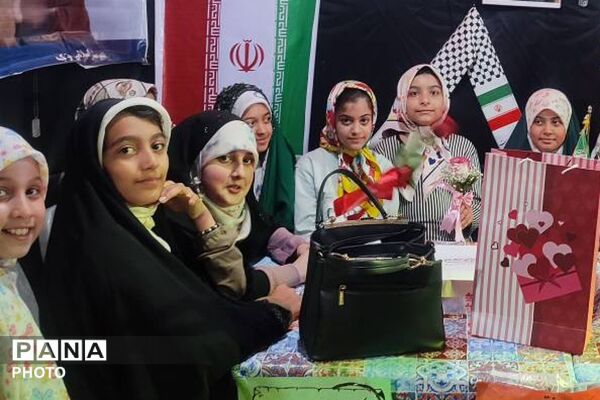 خدمت رسانی دانش‌آموزان و فرهنگیان دبیرستان تزکیه شهرری در موکب بسیج دانش آموزی 