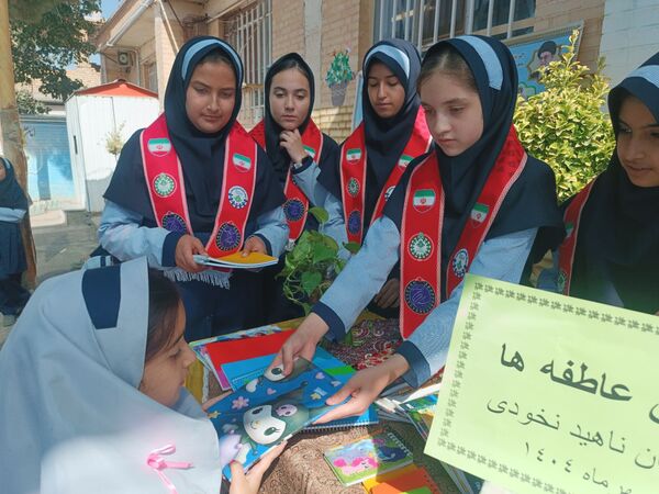 جشن عاطفه ها در دبستان ناهید نخودی
