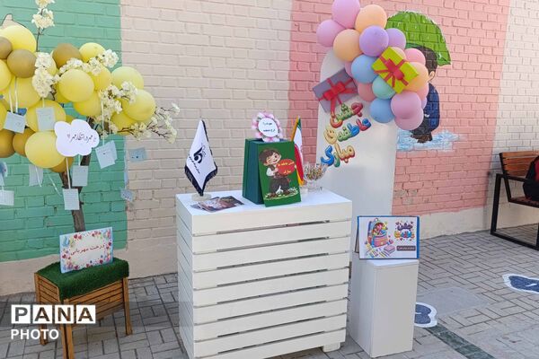 جشن عاطفه‌ها در دبستان ایمان همزمان با سراسر کشور