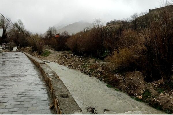 بارش باران و برف الهی در نوروز ۱۴۰۴ در شهر زیبای بار 