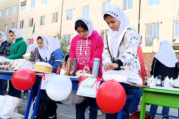 برپایی بازارچه کسب‌و‌کار در مدرسه شهدای پانزده خرداد قرچک
