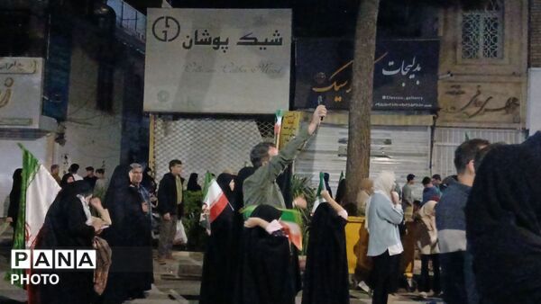 مشت ها بر فراز آسمان نیشابور نمایان شد 
