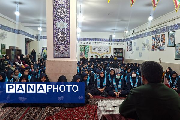 شکوه انقلاب در جشن باشکوه دهه فجر مدرسه نمونه دولتی ارشاد قرچک