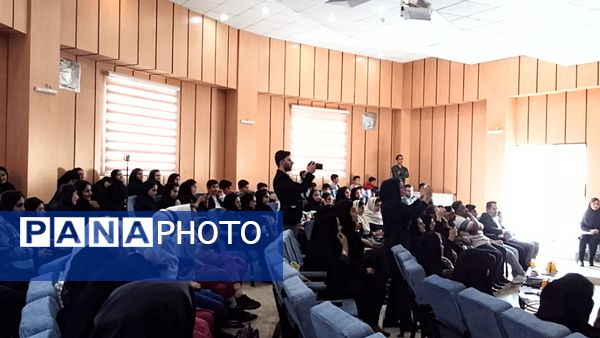 تقدیر از دانش‌آموزان مستعد در آستانه روز دختر