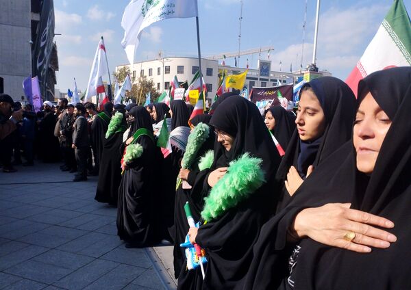 راهپیمایی ۱۳ آبان در میدان شهدا مشهد