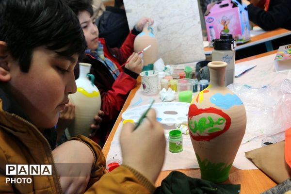 توزیع شیر رایگان در دبستان علی‌اکبر طالبی شهرری