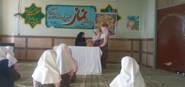 مسابقات حفظ قرآن کریم در دبستان نرگس شهر توحید 