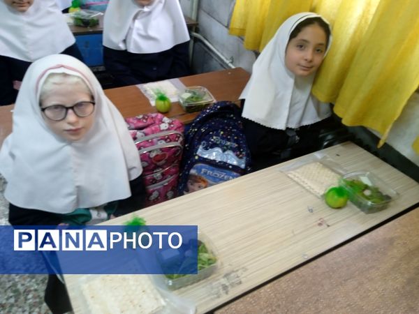 افطاری دانش آموزان روزه اولی مدرسه دخترانه هدی یک شهرستان قدس