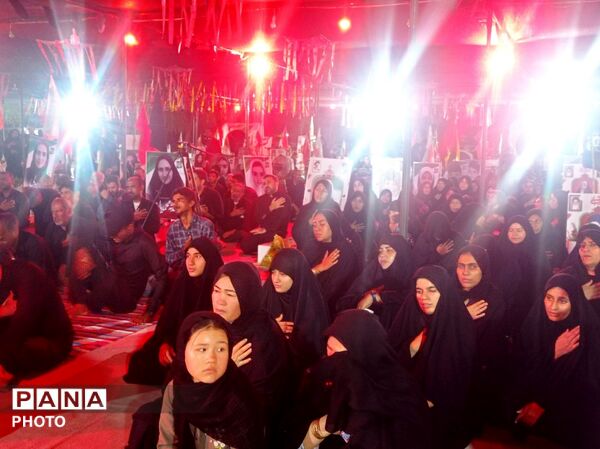 گرامیداشت یاد شهدای مدرسه شجره طیبه میناب در شب تاسوعای حسینی