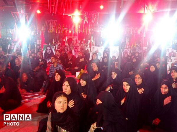 گرامیداشت یاد شهدای مدرسه شجره طیبه میناب در شب تاسوعای حسینی