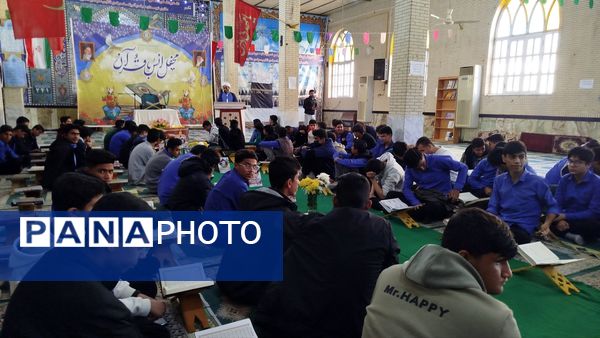 محفل انس قرآن به مناسبت نیمه شعبان و دهه فجر در مسجد جامع حاجی‌آباد 