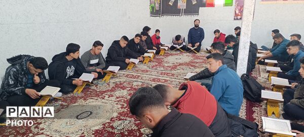 محفل جزء‌خوانی قرآن کریم در دبیرستان پسرانه صدرا ابرکوه